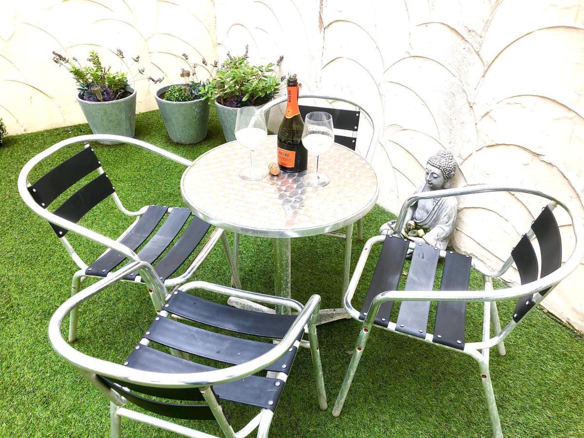 *Beachfront*- Stylish, Spacious +Private Courtyard Hove Buitenkant foto