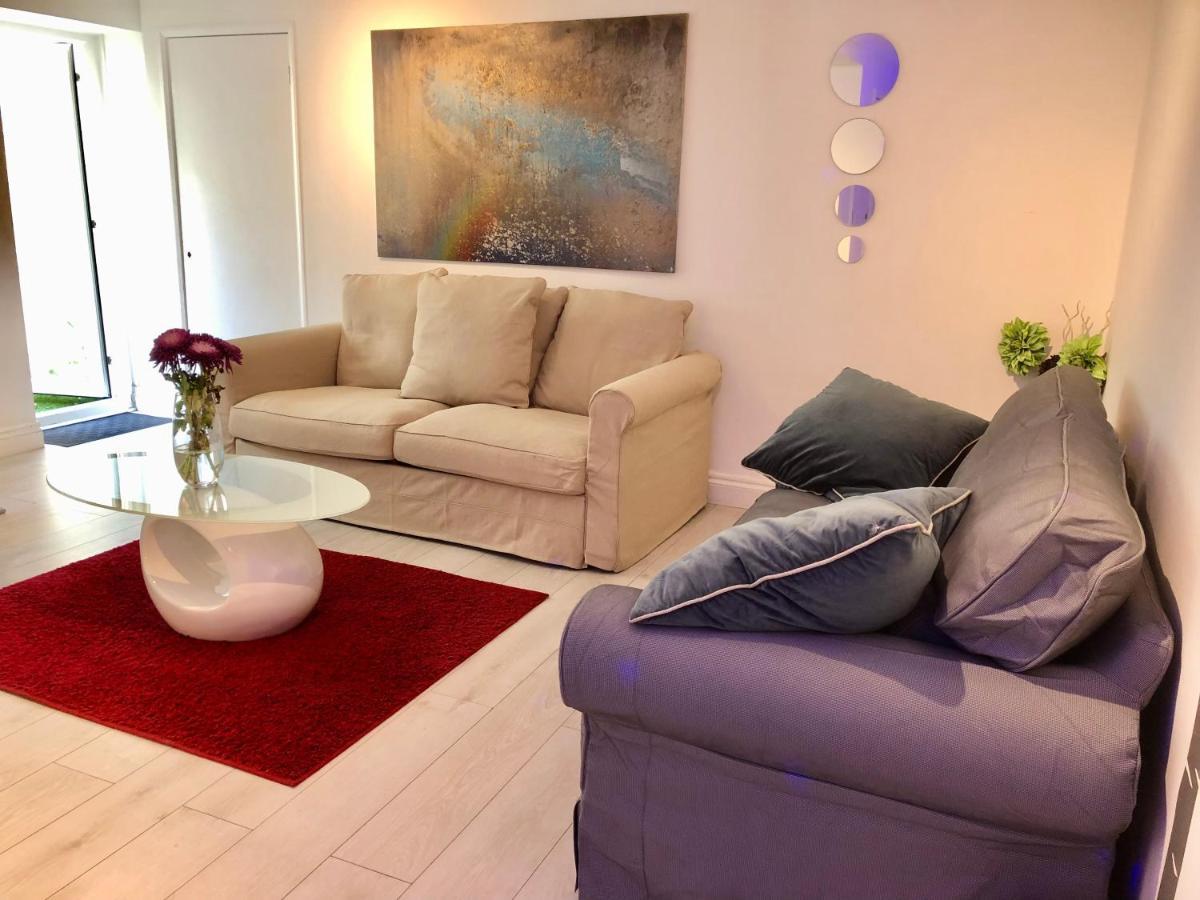 *Beachfront*- Stylish, Spacious +Private Courtyard Hove Buitenkant foto