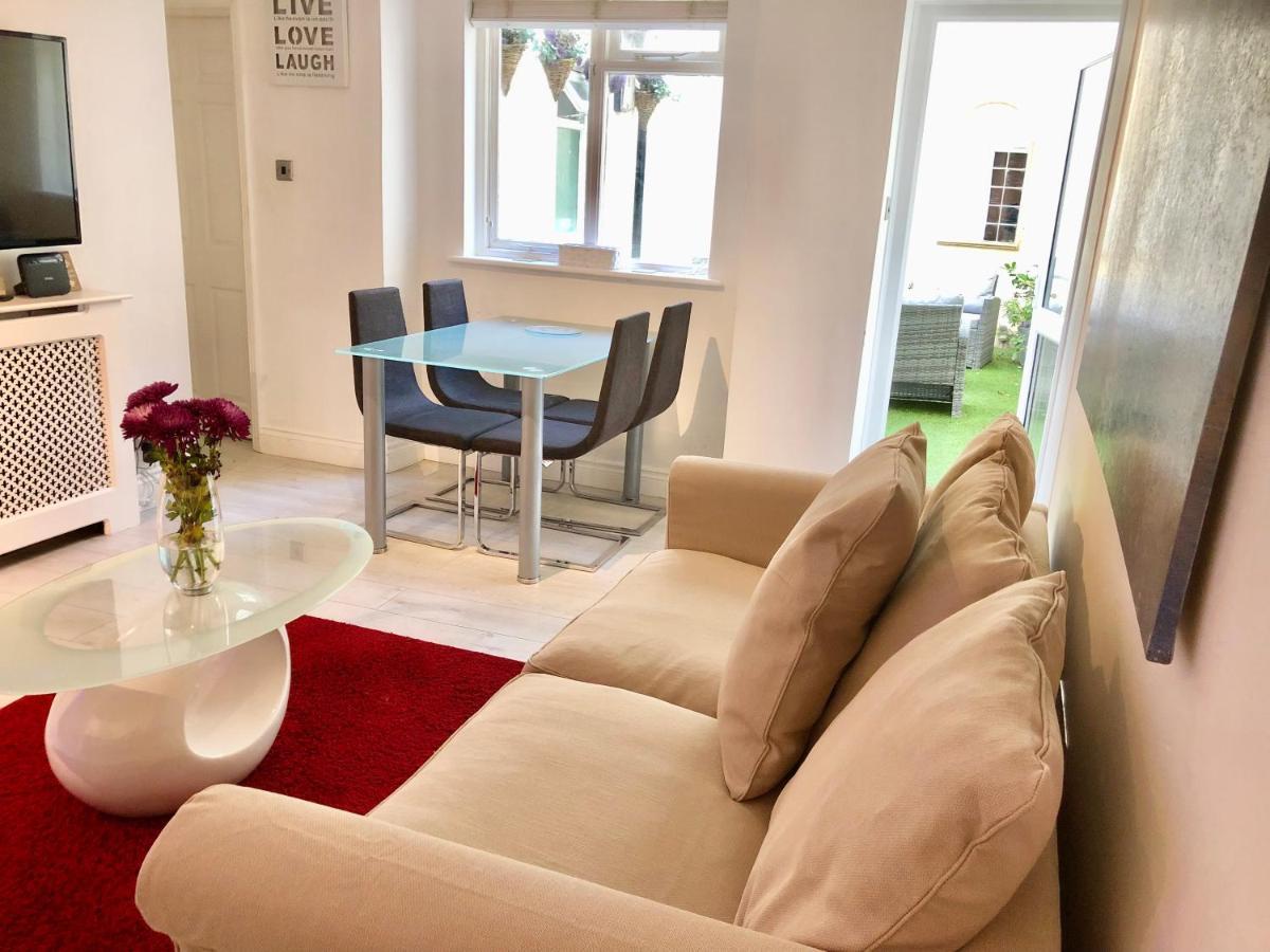 *Beachfront*- Stylish, Spacious +Private Courtyard Hove Buitenkant foto